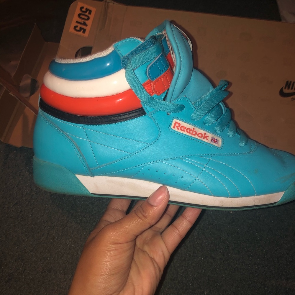 Bright blue Reebok sneakers - Picture 3 of 3